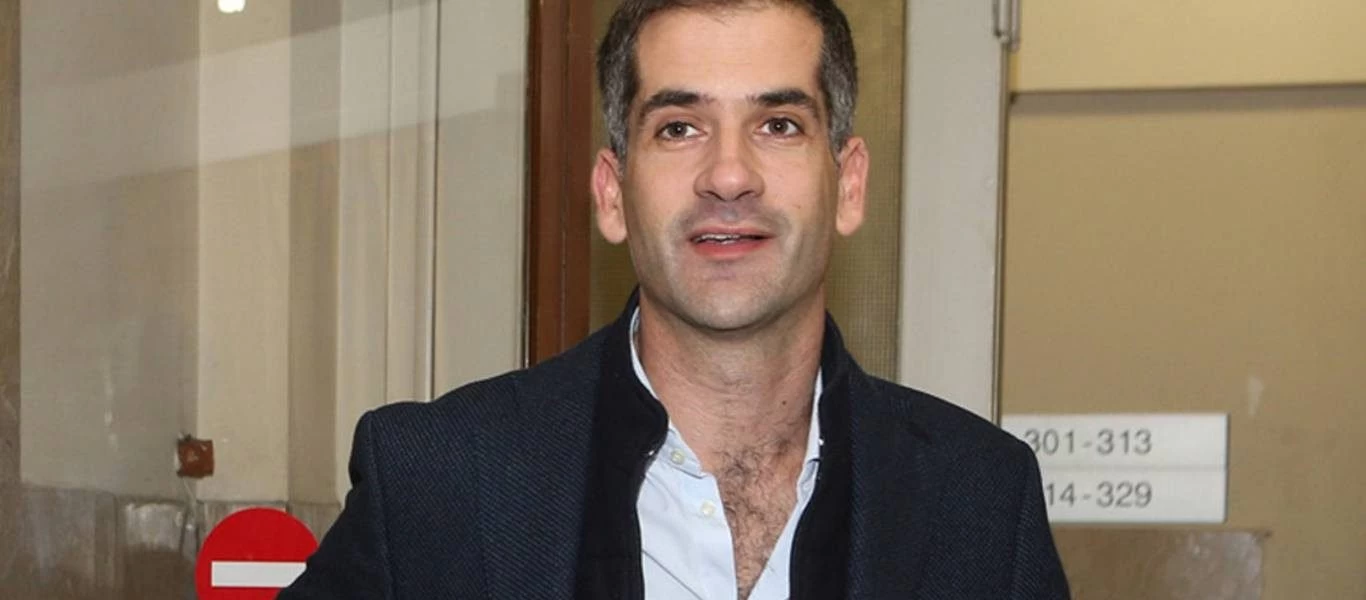 Με μια... καρδιά το μήνυμα του Κ. Μπακογιάννη για την Πρωτομαγιά: «Σεβασμό σε γιατρούς και νοσηλευτές» (φώτο)